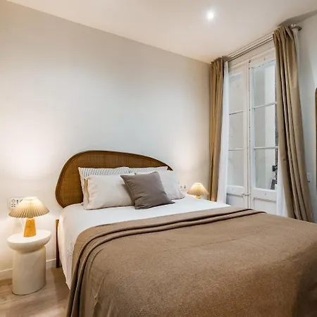 Lovely With Balcony In Sagrada Familia برشلونة